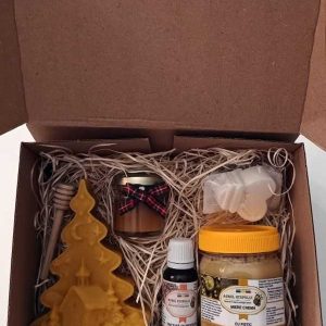 Cutia CADOU ( Miere cremă cu fistic, miere cremă ghimbir, propolis, lumânare naturală, săpun vegetal love)