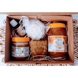 Cutia CADOU ( Miere cremă ghimbir și scortișoară, miere floarea soarelui, lumânare formă love, propolis ,sapun natural)