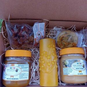 Cutia Cadou (Mix imunitate,miere cremă fistic, lumânare lăcrămioare, săpun cu polen,bomboane)