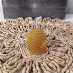 Lumânare formă coșnită albine 60gr